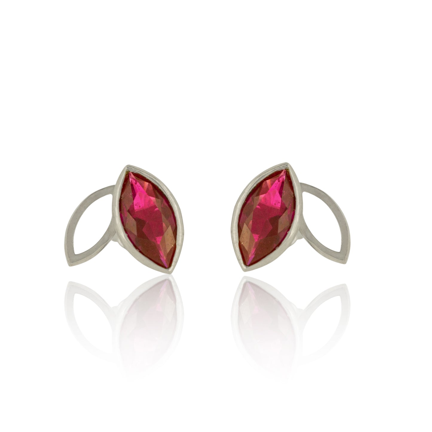 Facet line earrings with synthetic ruby