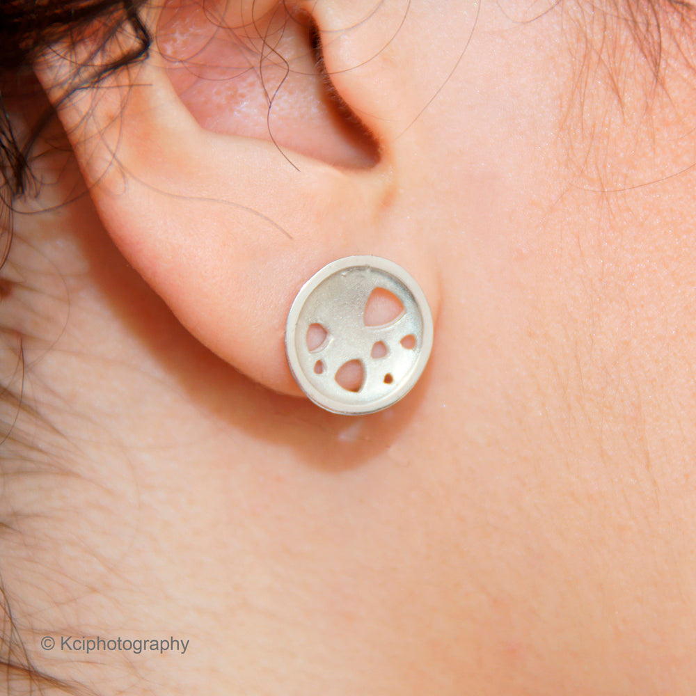 Kate Phipps Jewellery Scattered trillions stud earring silver model photo