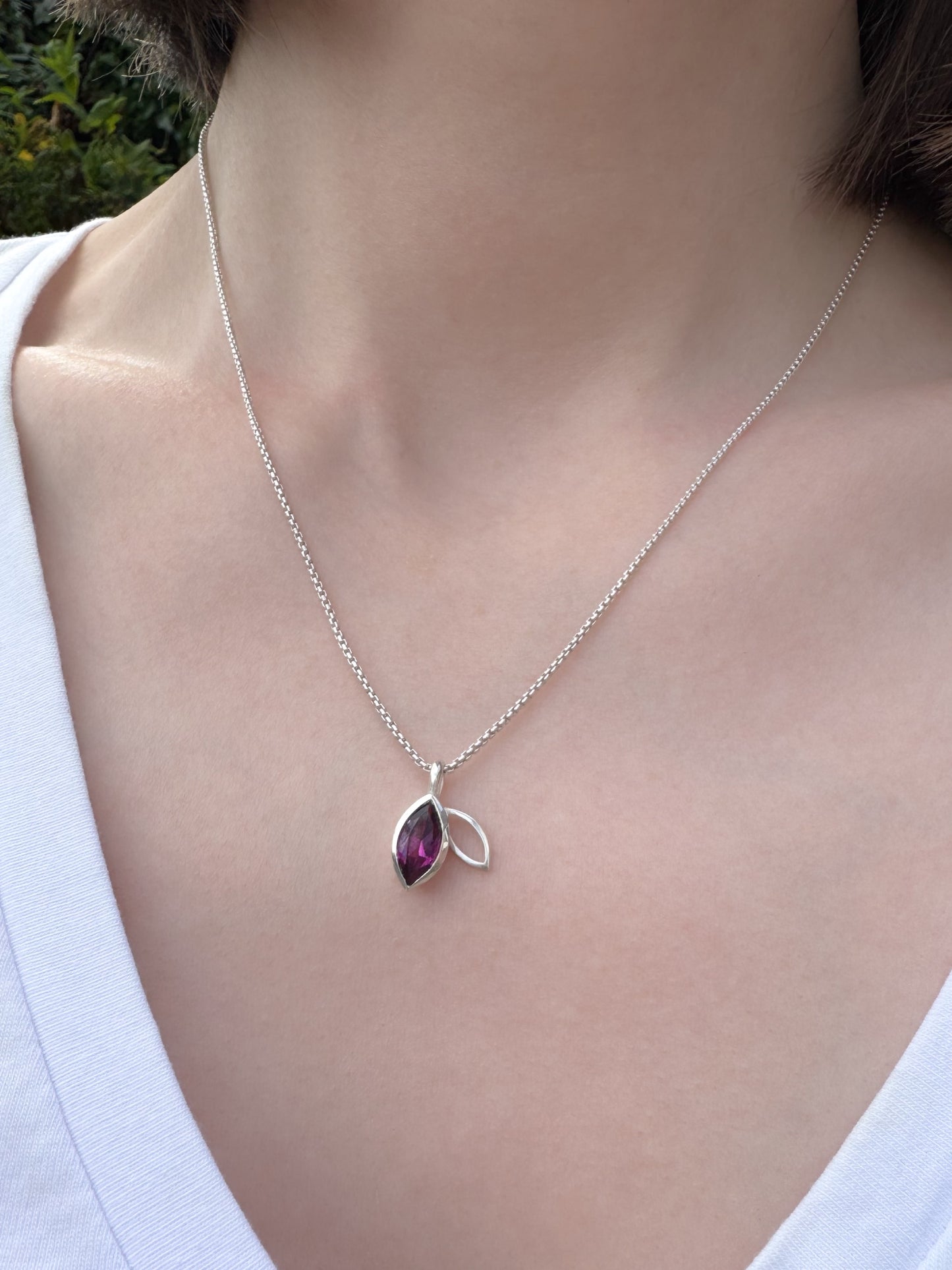 Facet line pendant with rhodolite garnet
