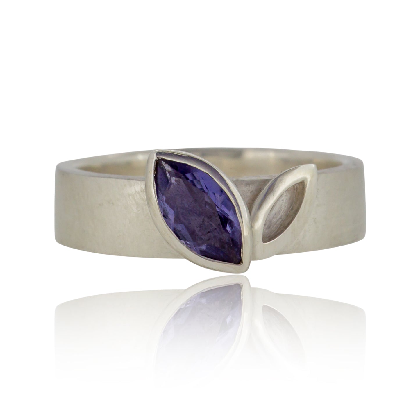 Facet Line silver ring with marquise shaped iolite - size P to Q