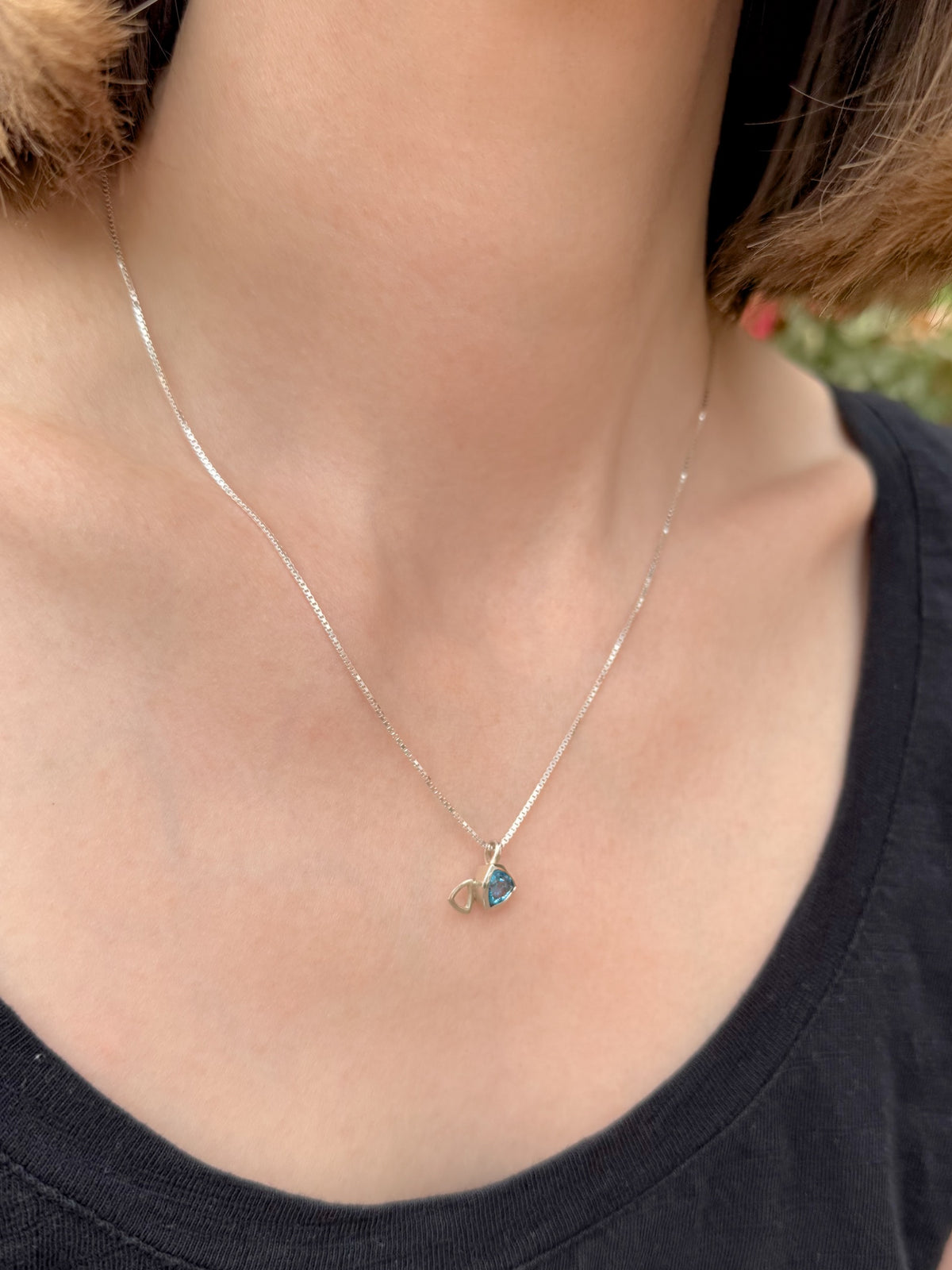 Facet line pendant with trillion shaped Swiss blue topaz