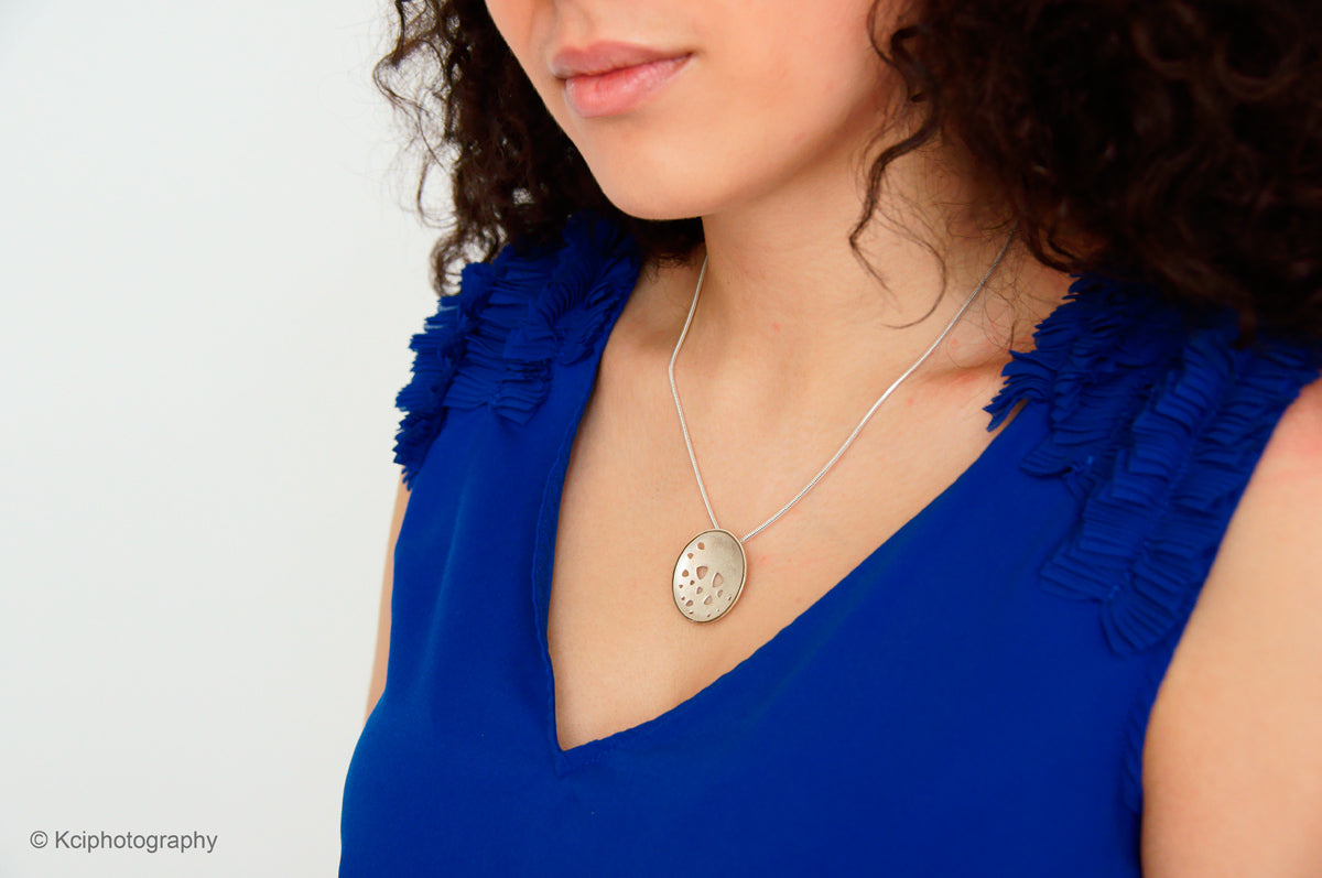 Kate Phipps Jewellery Scattered trillions necklace large silver model photo 2 