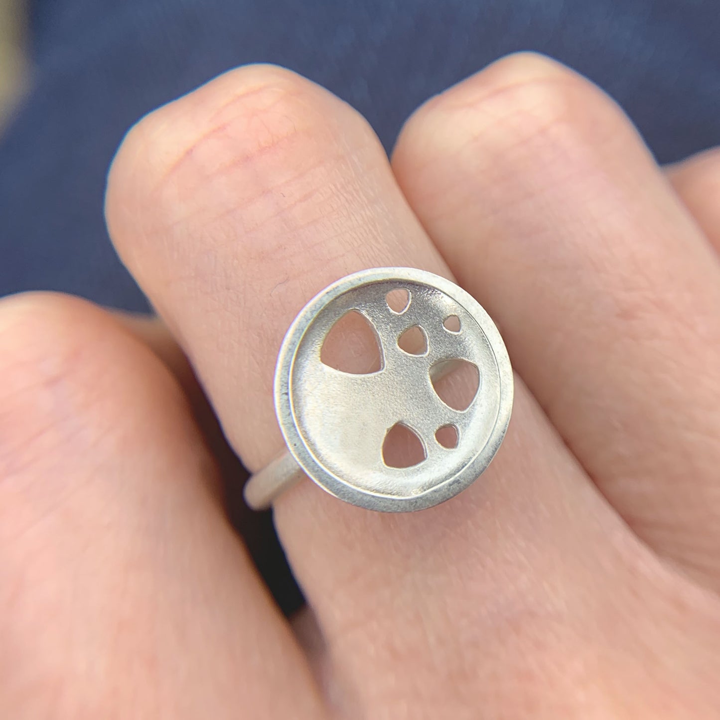 Kate Phipps Jewellery Scattered trillions ring dish silver model photo 1