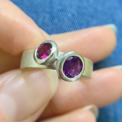 Kate Phipps Jewellery Scattered trillions ring duo ring silver with amethyst and rhodolite garnet model photo 4