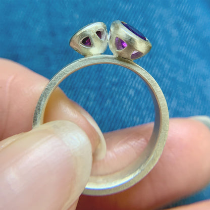 Kate Phipps Jewellery Scattered trillions ring duo ring silver with amethyst and rhodolite garnet model photo 5