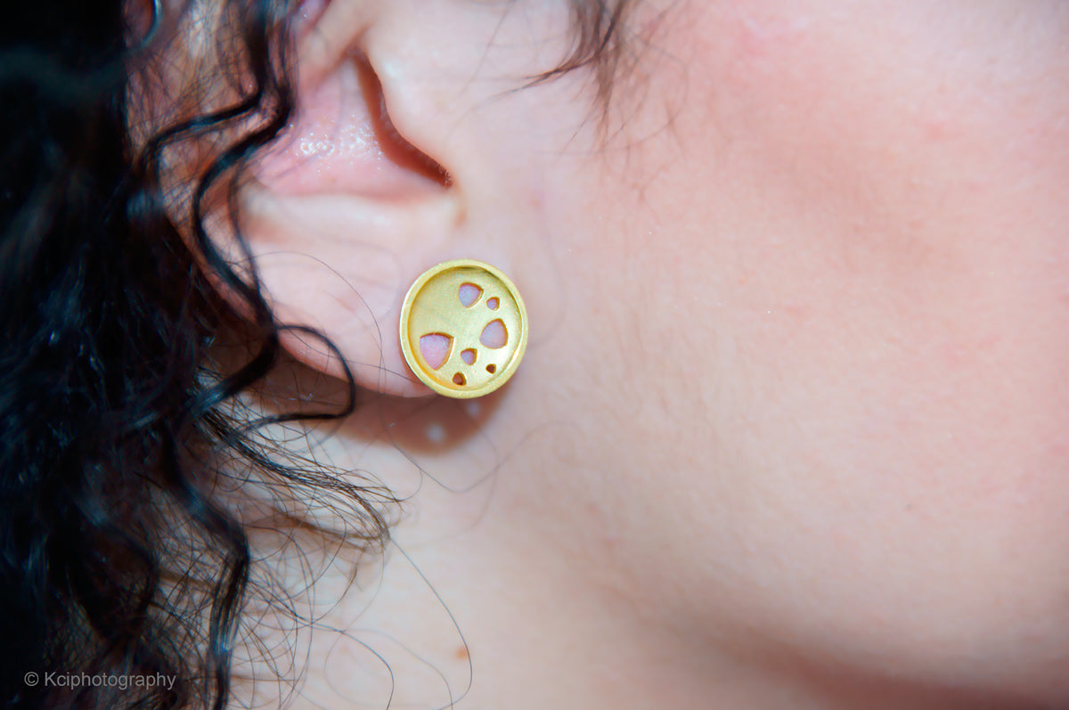 Kate Phipps Jewellery Scattered trillions stud earring 22 carat yellow gold plated silver model photo