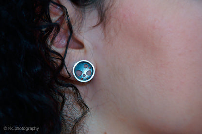 Kate Phipps Jewellery Scattered trillions stud earring oxidised silver model photo