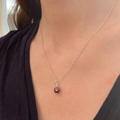 Kate Phipps Jewellery Simple elegance necklace peacock pearl on silver trace chain model photo