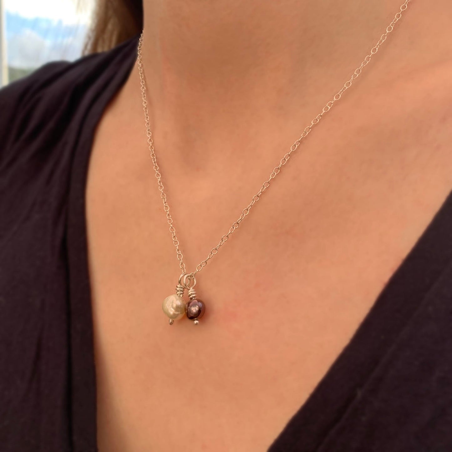 Kate Phipps Jewellery Simple elegance necklace white and peacock pearl pendants on silver trace chain model photo