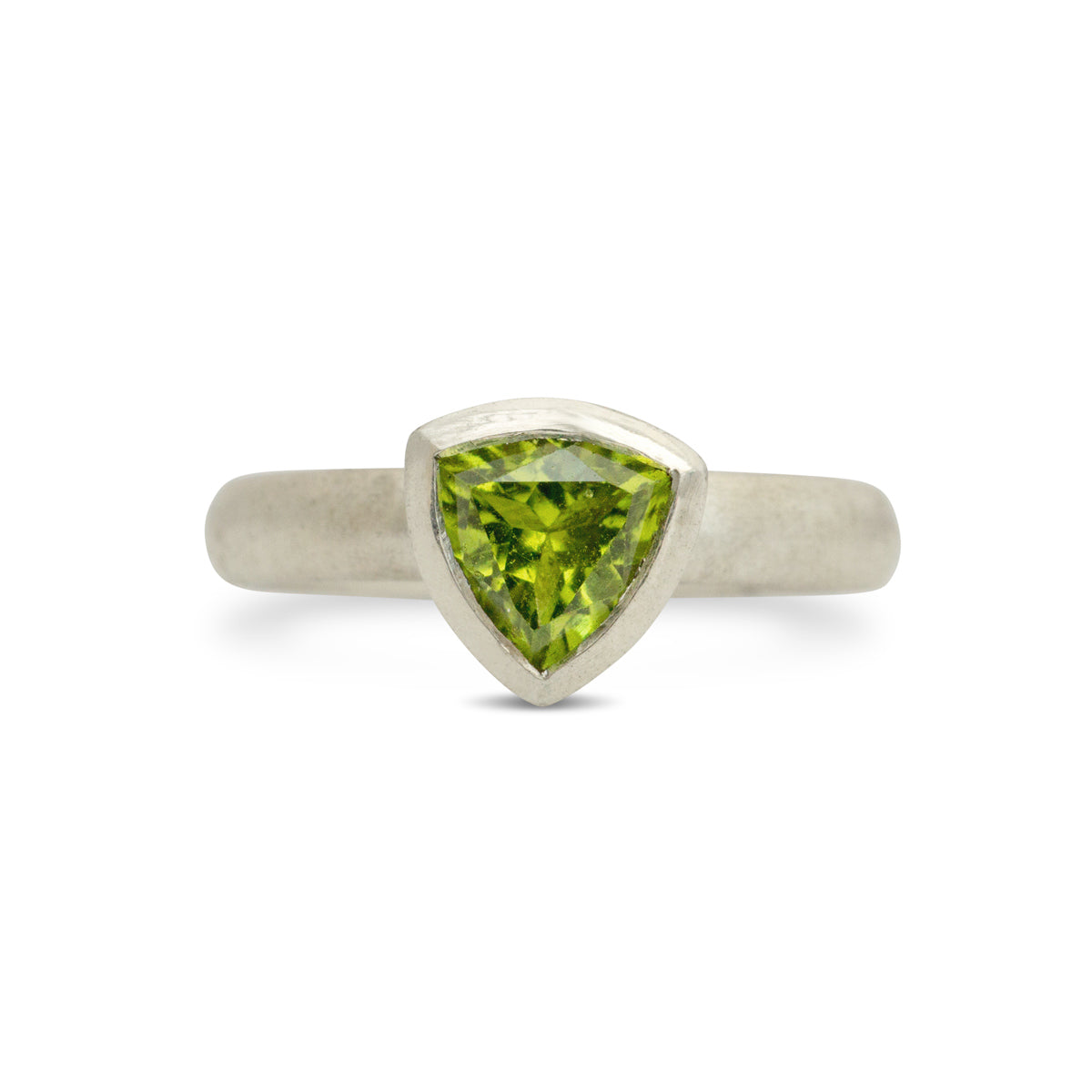 Kate Phipps Jewellery Solitaire ring silver with trillion cut peridot ring